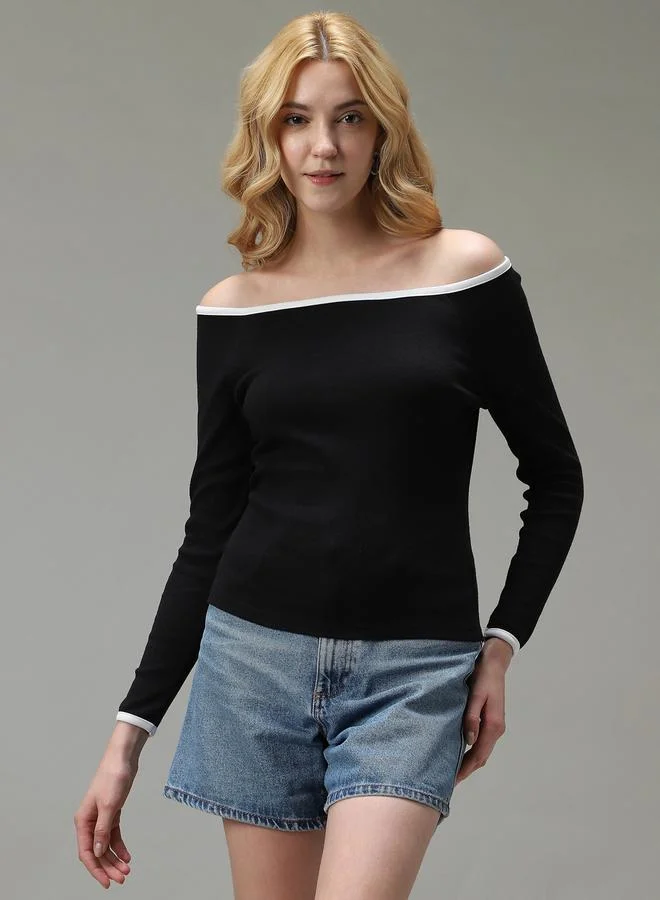 أوجيدر بلوزة محبوكة بتفاصيل مضلعة ومُتباينة